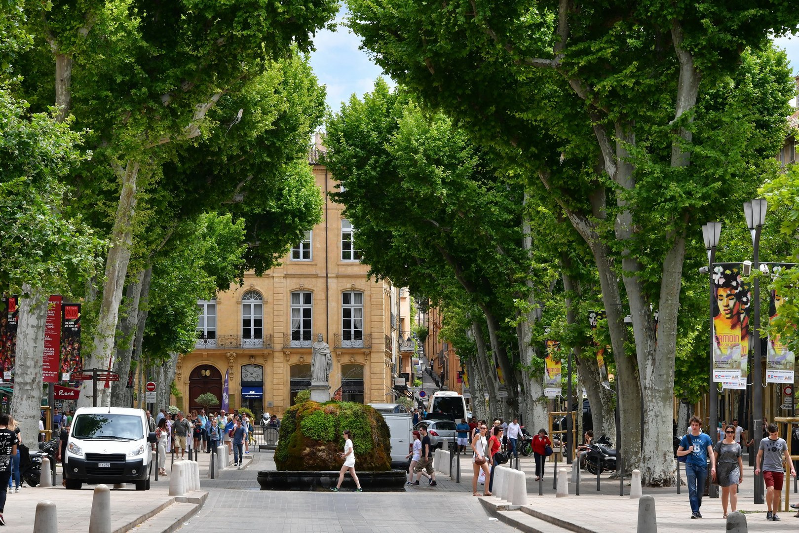 Cours Mirabeau é importante avenida na região (Foto: Ladislaus Hoffner)