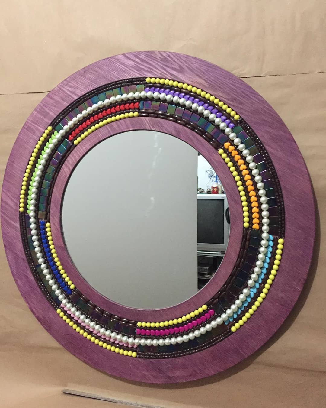 Create Beautiful Mirror Frames: Inspiration, DIY Tips, and Where to Buy 2 Além de destacar ainda mais a peça