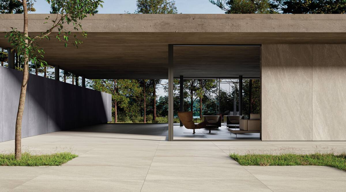 Porcelanato que reproduz concreto dá toque industrial ao muro.