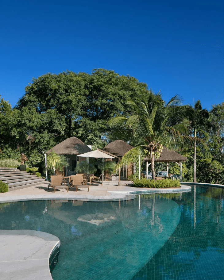 30 Stylish Pool Ideas with a Beach Entry for Ultimate Relaxation 10 Foto de piscina com prainha 0005.