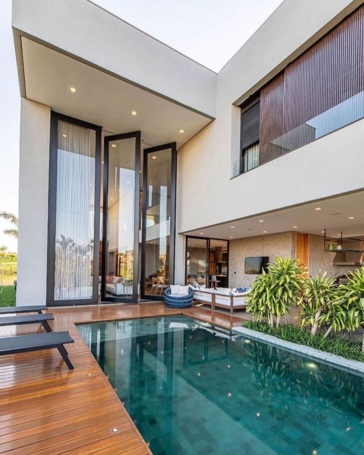 30 Stylish Pool Ideas with a Beach Entry for Ultimate Relaxation 7 Foto de piscina com prainha 2.