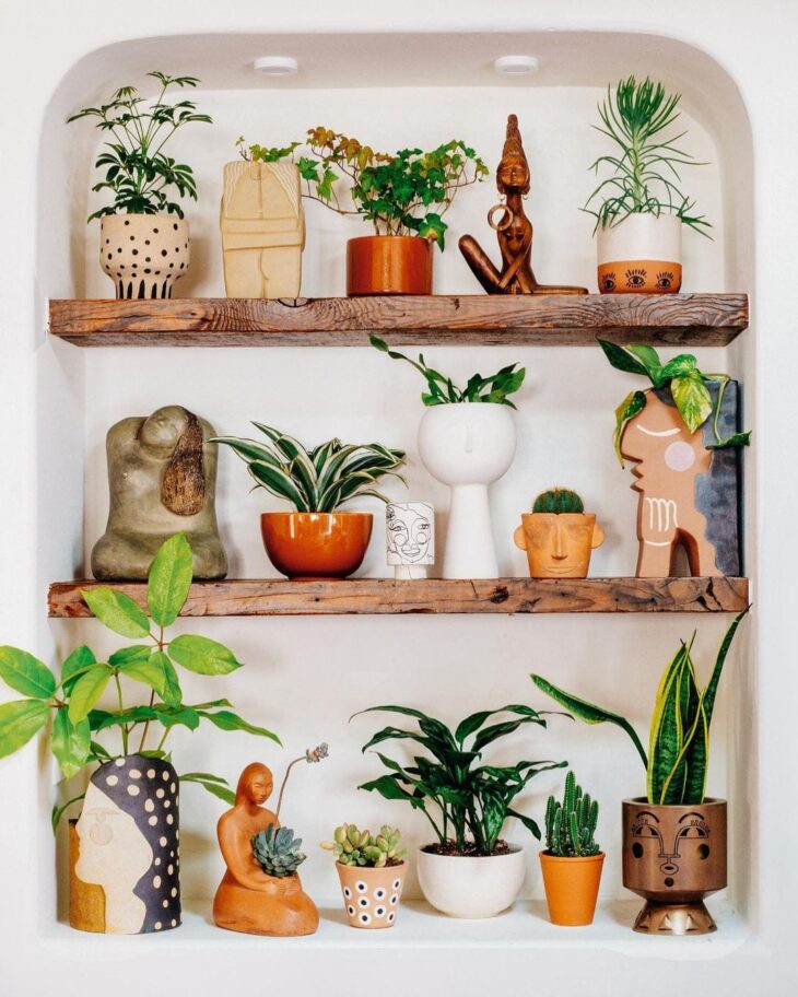 As prateleiras rústicas se encaixam em qualquer ambiente e nunca saem de moda.