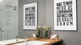 Quadros para banheiro: modelos e tutoriais para decorar o espaço