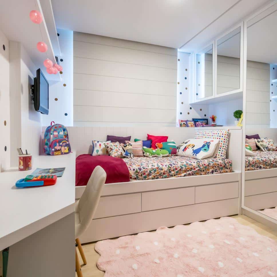 Quarto infantil feminino com lindas cores