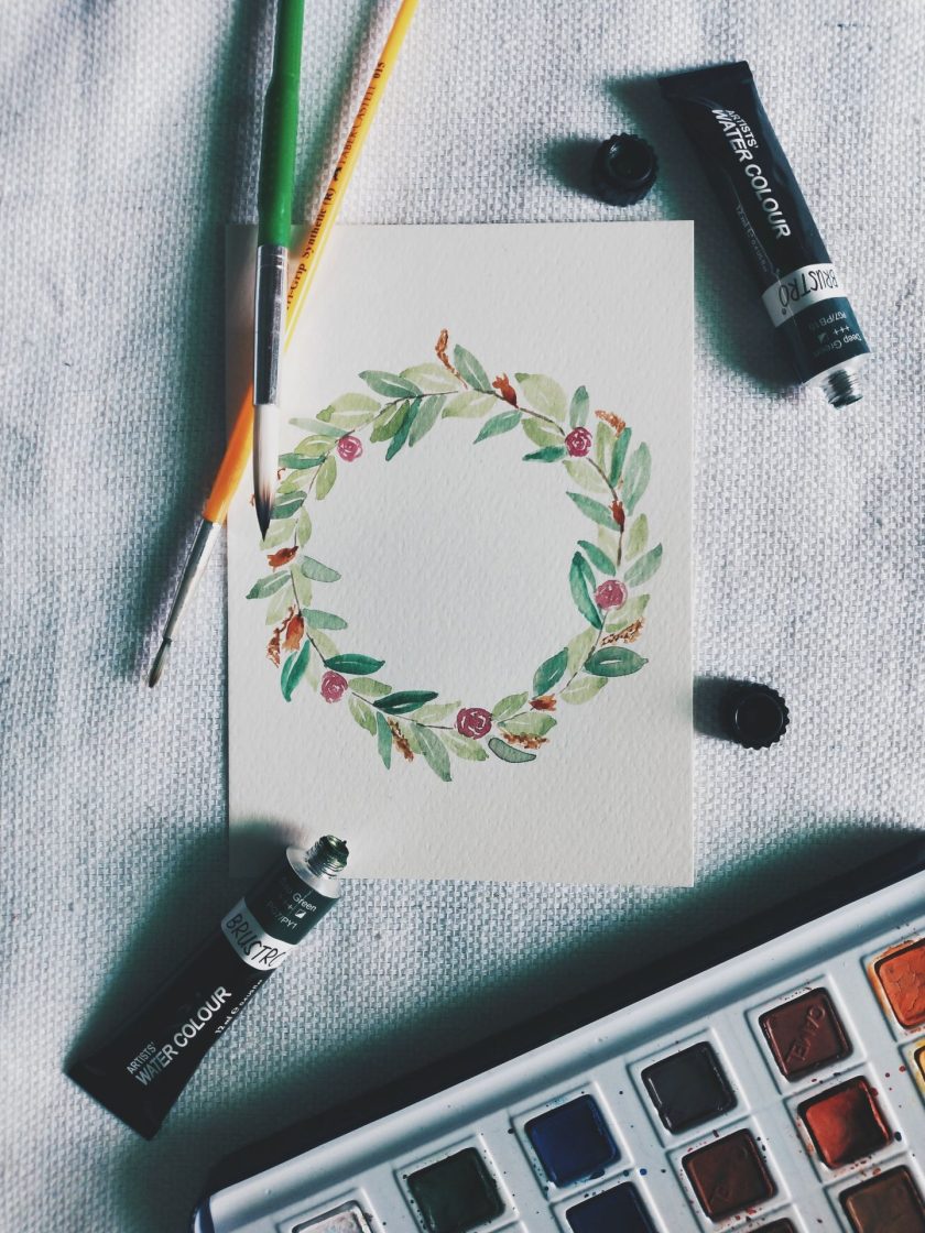 Para pintar, as tintas aquarelas em pastilhas são dissolvidas com água (Foto: Saundarya Srinivasan)