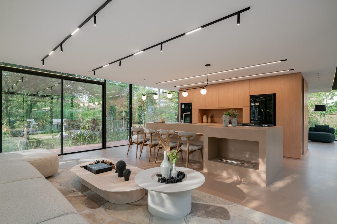 Estilos como moderno e industrial se beneficiam do piso de concreto ou cimento (Projeto: Pluria Multidesign)