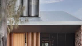 Roof Types: 13 Designs and 50 Inspirations for Your Project 5 Telhado de zinco: tudo sobre essa alternativa durável e versátil