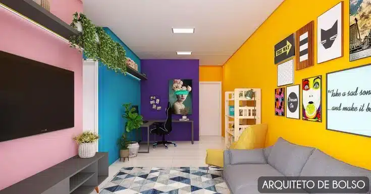 Sala de TV colorida, reforçando a presença de arte e alegria no espaço.