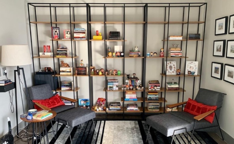 A estante industrial está cada vez mais alta. O sucesso do modelo se deve ao estilo moderno e também por ser muito versátil, possibilitando uma infinidade de montagens.