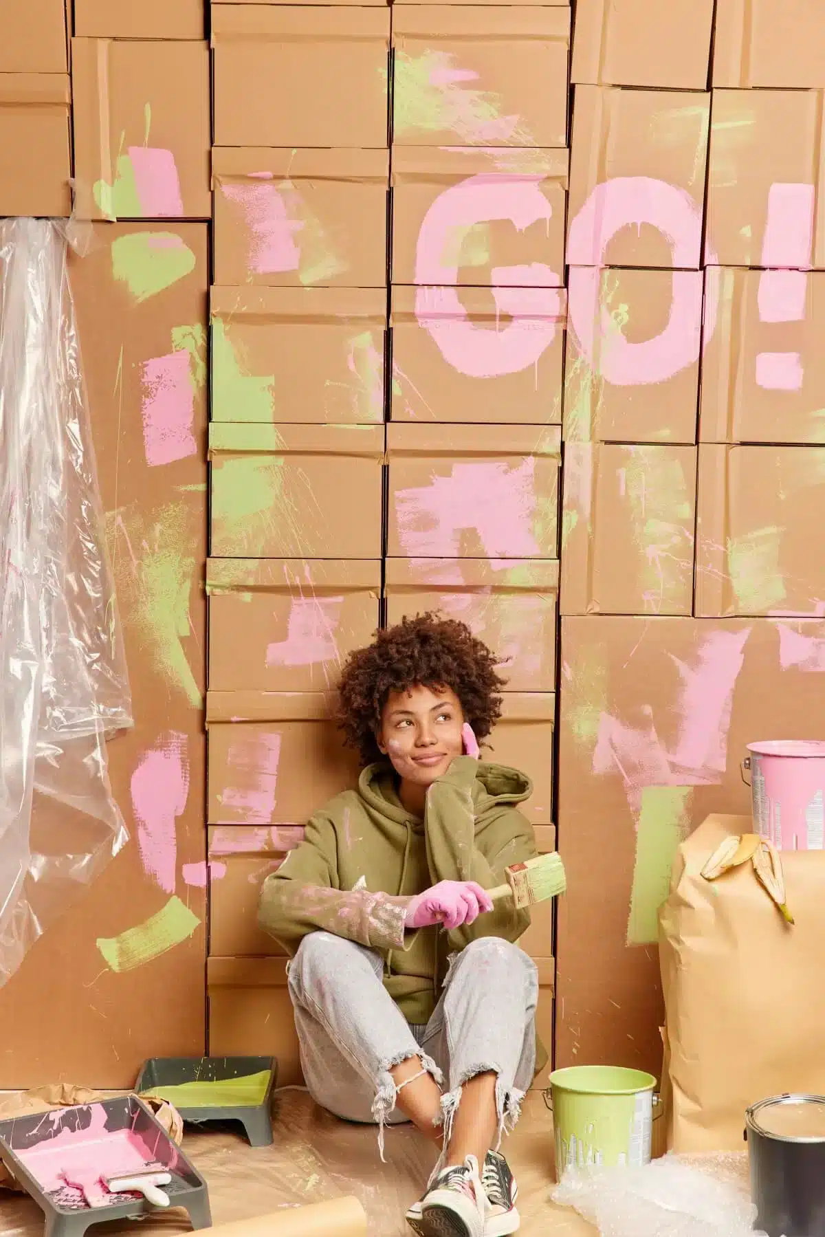 Imagens de um ambiente com paredes pintadas