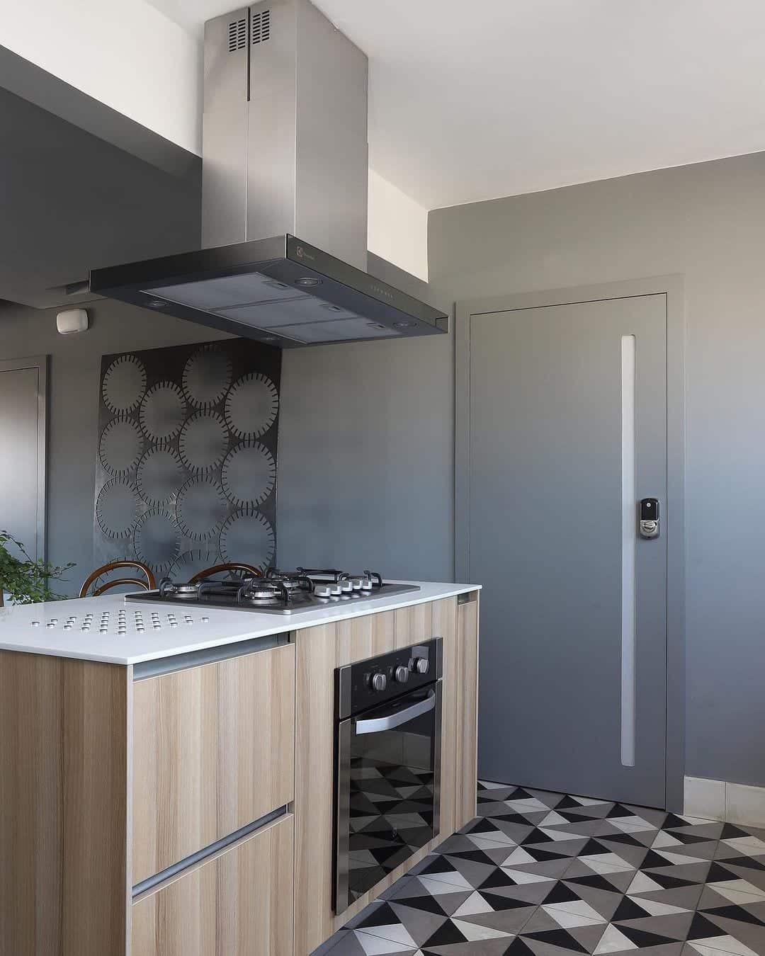 A porta para cozinha