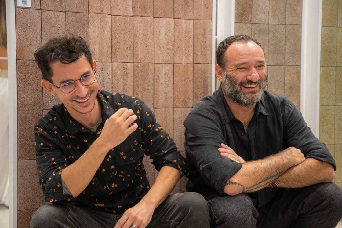 Designers Rodrigo Ambrosio e Marcelo Rosenbaum são as mentes criativas por trás dos produtos do projeto.
