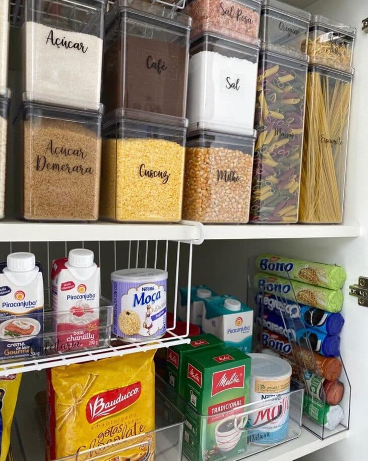 Despensa de cozinha organizada