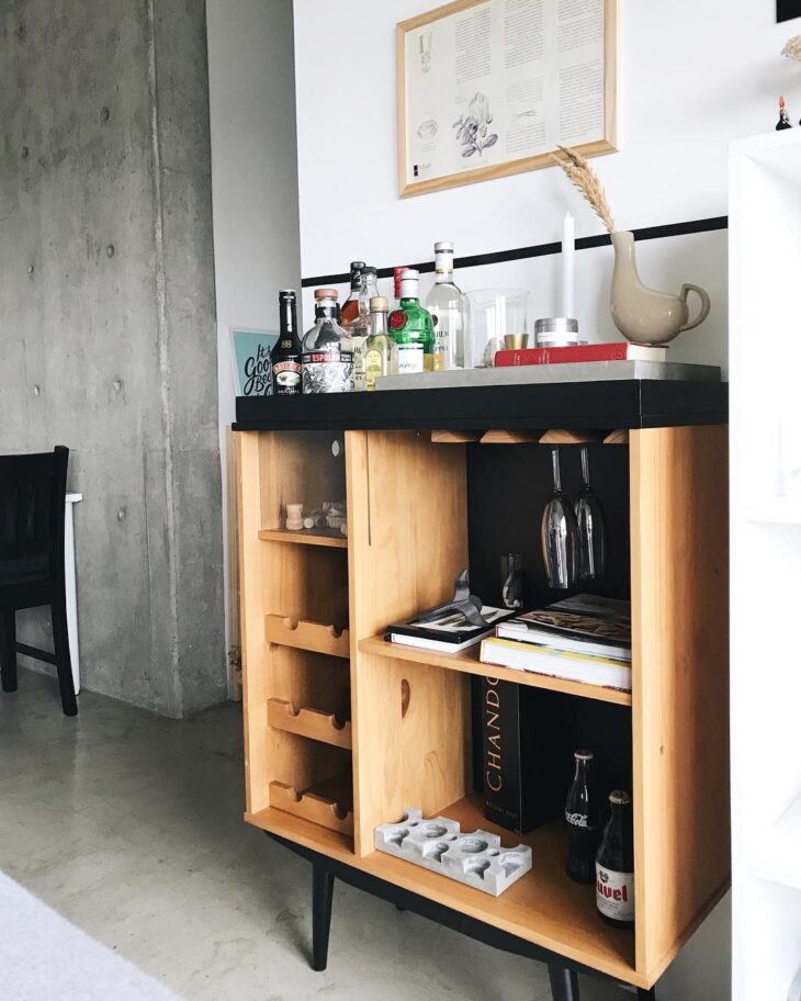 Foto de home bar 2 - Tem lugar para pendurar as taças