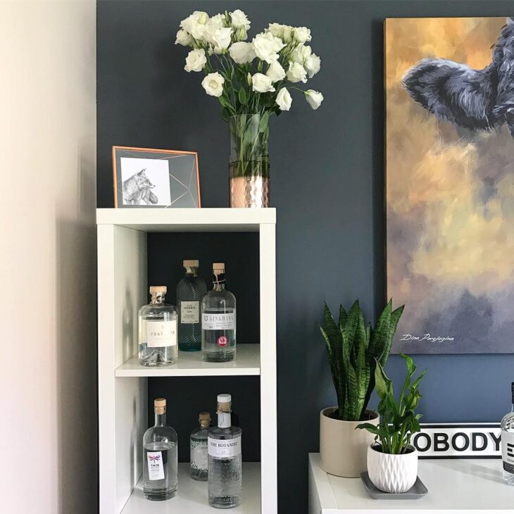Foto de home bar 3 - Destaque para cantinhos com paredes mais escuras