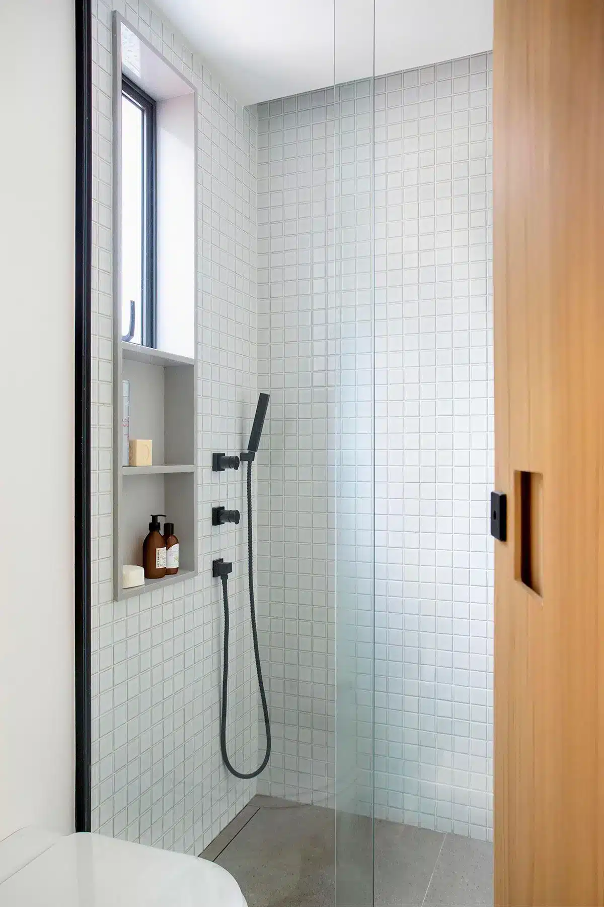 Nichos de porcelanato para banheiro, nicho interno - Créditos: Pinterest