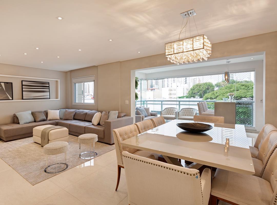 IVORY COLOR: 50 IDEAS TO CONVINCE YOU TO EMBRACE THIS TREND 5 Ambiente decorado com elegância em tons marfim.