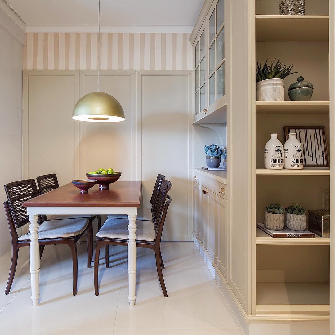 IVORY COLOR: 50 IDEAS TO CONVINCE YOU TO EMBRACE THIS TREND 7 Decoração em harmonia com detalhes escuros.