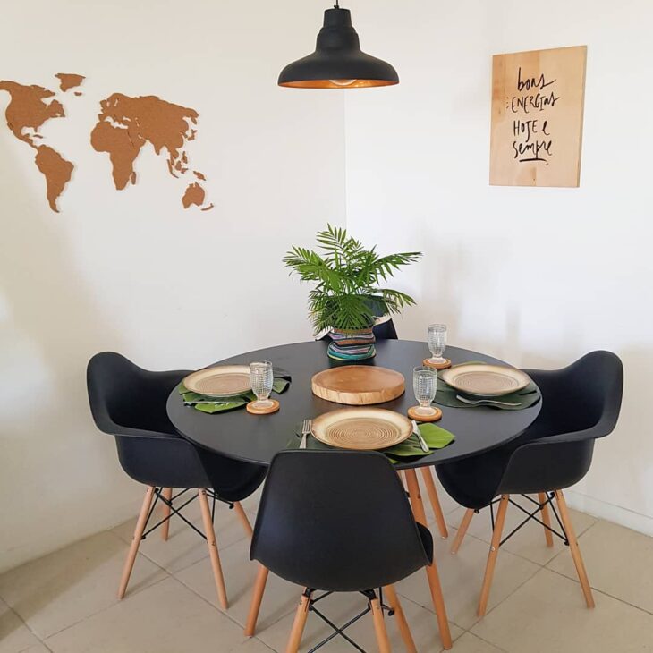 mesa que combina com outros elementos