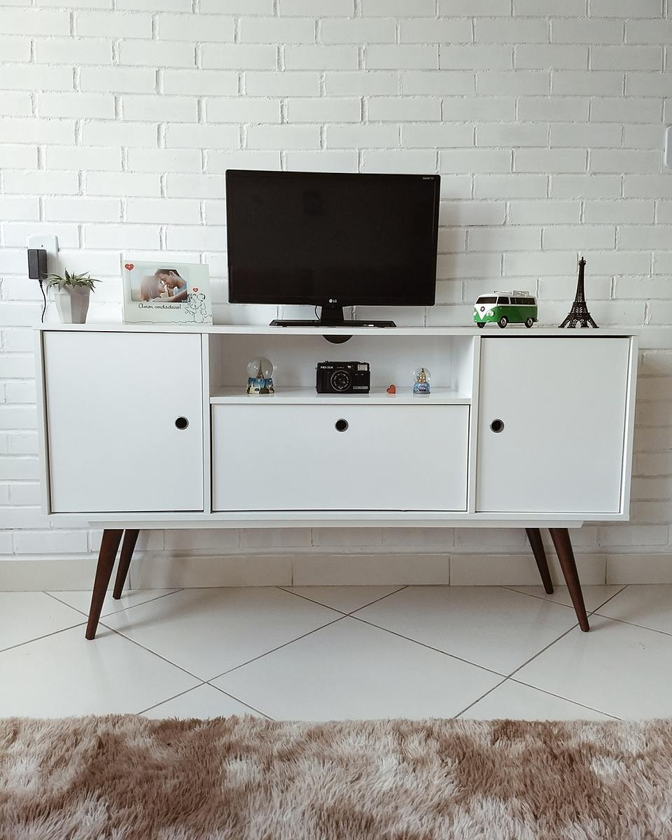 Retro Furniture: 50 Charming Ideas to Decorate Your Home 5 Pois faz uma homenagem aos anos 50 a 80.