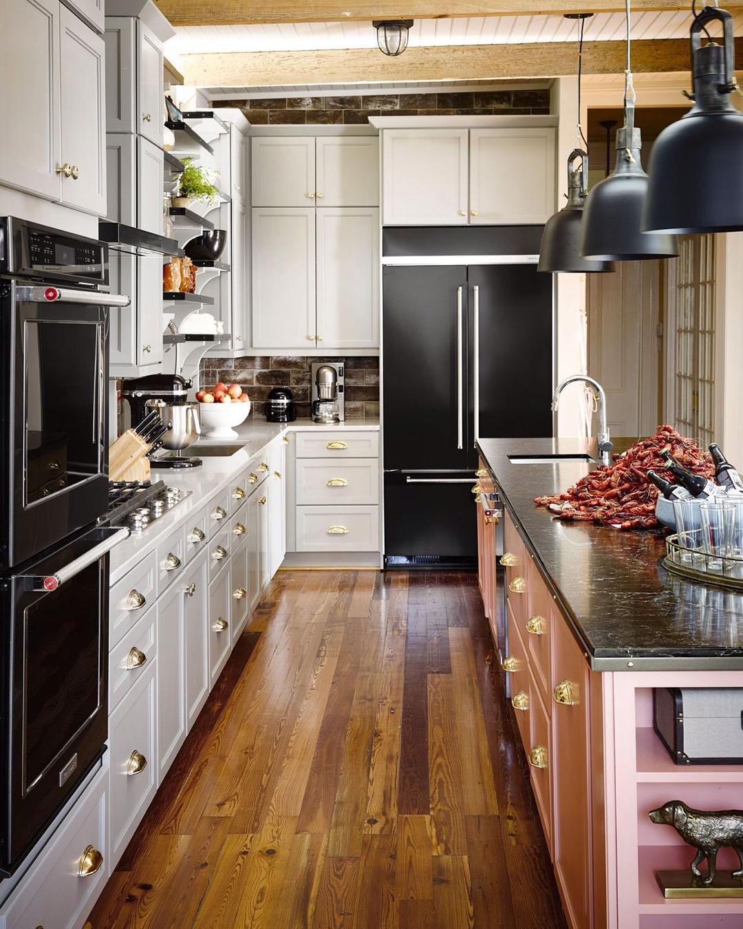 Retro Furniture: 50 Charming Ideas to Decorate Your Home 2 E até nas cozinhas.