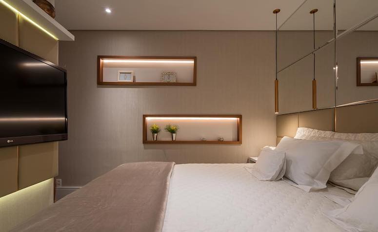 Nichos para quarto de casal. Arquitetura de Sesso & Dalanezi.