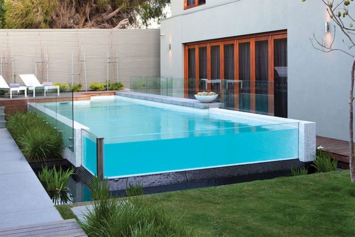 Inspiring Glass Pool Projects to Transform Your Space 7 Foto de piscina de vidro 43 e1523577056369 - 2: Reprodução / Luxury Pool & Spa