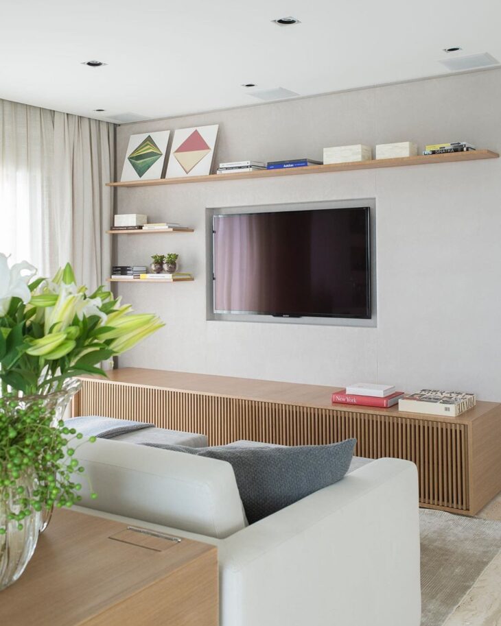 Prateleira para quadros em ambiente 2