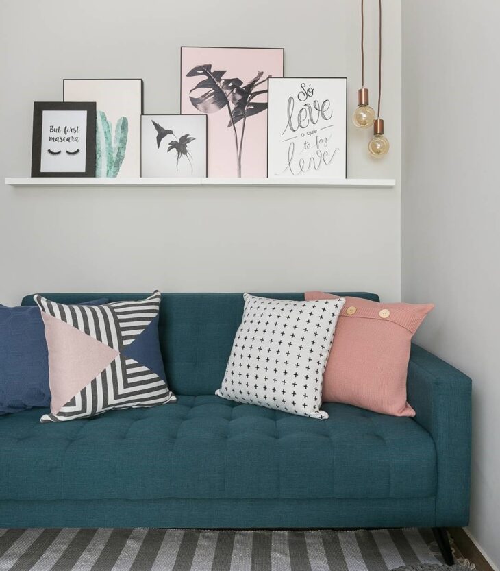 Prateleira para quadros em ambiente 3