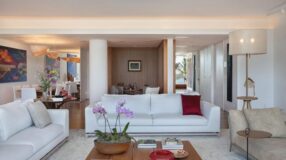60 SOFAS IN SUEDE THAT COMBINE COMFORT AND SOPHISTICATION TO TRANSFORM YOUR SPACE! 7 sala de estar com destaque