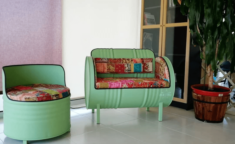 Banco de tambor como peça de decoração versátil que utiliza material reaproveitado.