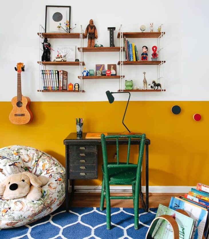COLORFUL CHAIRS: 65 INSPIRATIONS TO BRIGHTEN YOUR HOME 9 Cadeira colorida destacando-se sozinha
