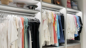 70 Luster Options for Couples' Bedrooms for All Styles 9 Imagem de como organizar guarda roupa