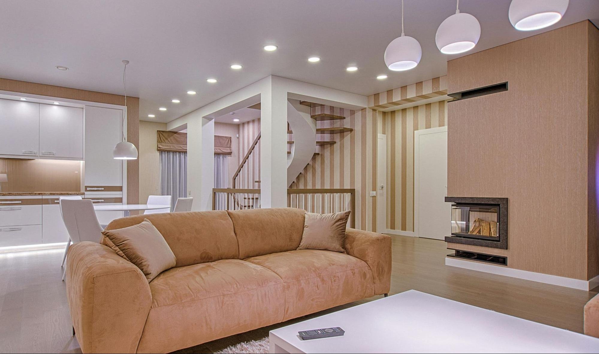 Uma casa encantadora vai além da decoração contemporânea e móveis modernos; é sobre criar um ambiente acolhedor e amigável.