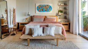 A peseira é uma manta colocada no pé da cama, geralmente utilizada para incrementar a decoração.
