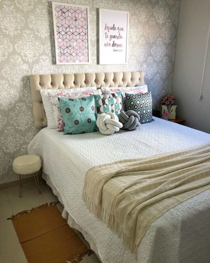 Foto de cama sem cabeceira