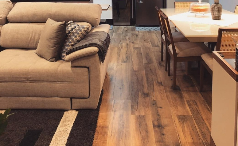 Apartamento com piso de porcelanato