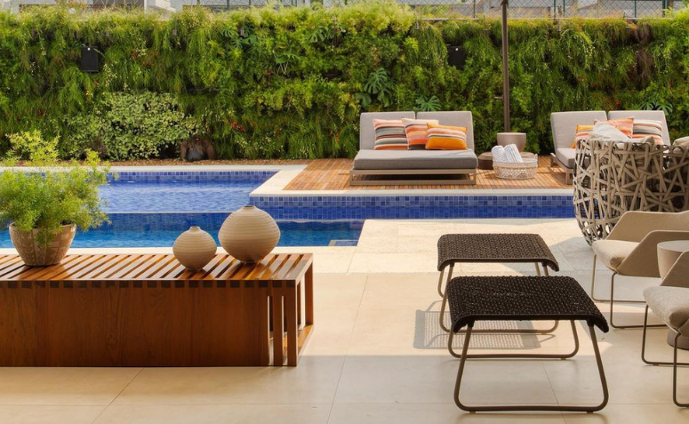 Imagem de um porcelanato para piscina com um toque elegante.