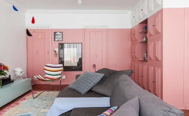 Primeira sala rosa com um tom gracioso que traz charme ao ambiente.