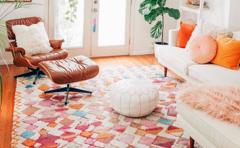 Tapete colorido é uma forma simples de incrementar a decoração e inserir um toque de cor em qualquer ambiente.