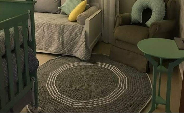 CROCHET RUG FOR BEDROOM: HOW TO DECORATE YOUR SPACE WITH THIS PIECE 3 Foto de tapete de crochê para quarto 1 - 1