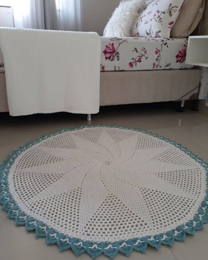 CROCHET RUG FOR BEDROOM: HOW TO DECORATE YOUR SPACE WITH THIS PIECE 7 Foto de tapete de crochê para quarto 3 - 3