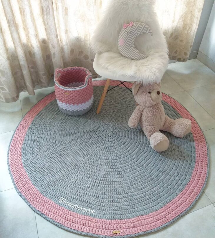 CROCHET RUG FOR BEDROOM: HOW TO DECORATE YOUR SPACE WITH THIS PIECE 9 Foto de tapete de crochê para quarto 4 - 4